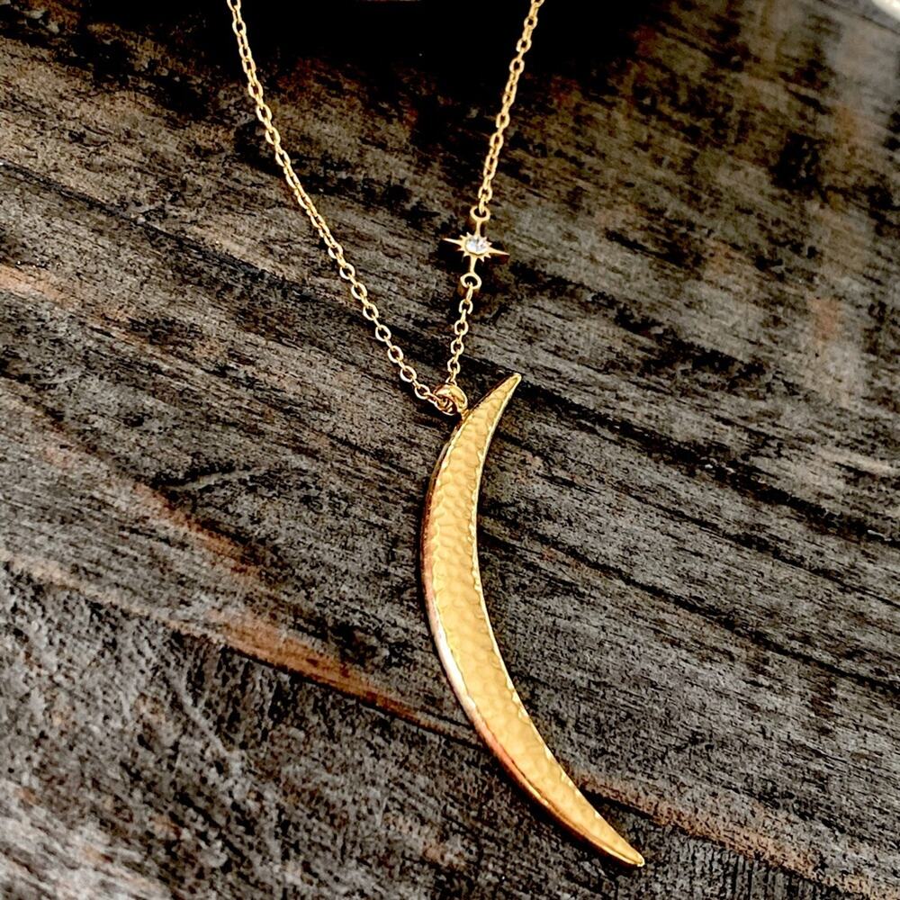 NEW Crescent Moon Pendant Layering Necklace